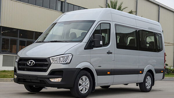 So sánh xe Hyundai Solati và Toyota Hiace: Xe công ty và xe dịch vụ So sánh xe Hyundai Solati và Toyota Hiace: Xe công ty và xe dịch vụ.