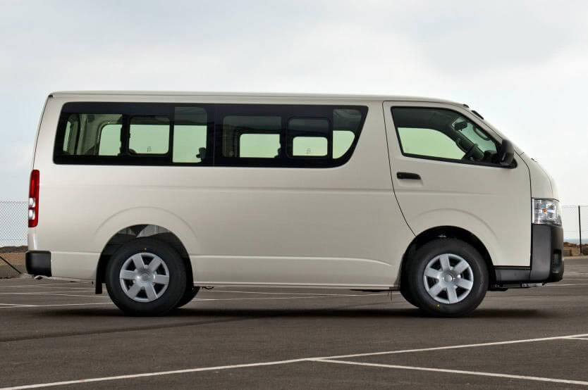 So sánh xe Hyundai Solati và Toyota Hiace về thân xe 3