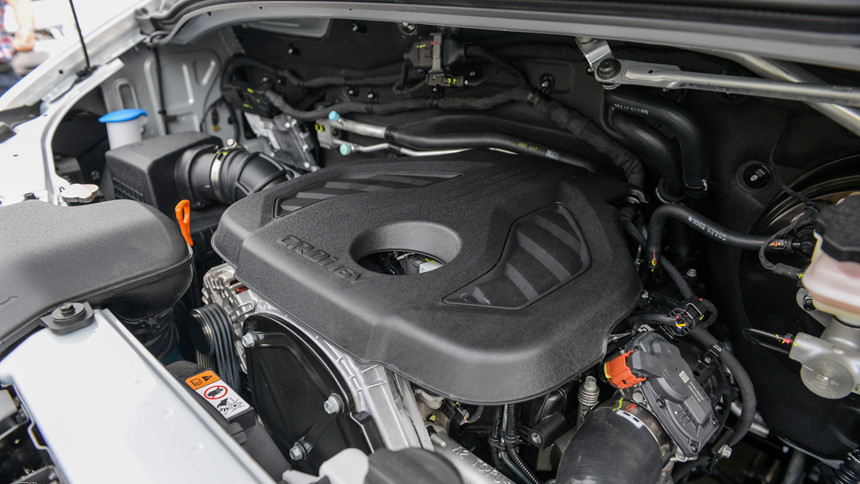 Hyundai Solati sở hữu thông số vận hành hoàn toàn vượt trội so với Toyota Hiace 2 Hyundai Solati sở hữu thông số vận hành hoàn toàn vượt trội so với Toyota Hiace 3