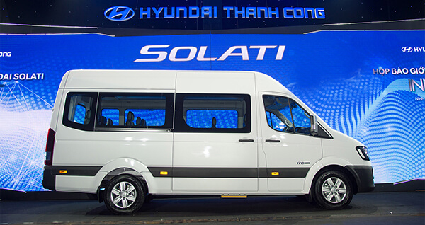 So sánh xe Hyundai Solati và Toyota Hiace về thân xe.