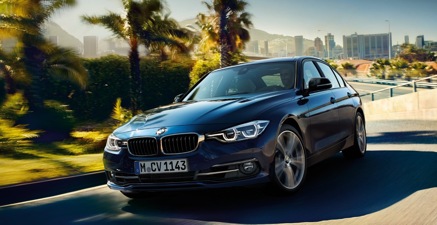 BMW 320i màu xanh đen tại Việt Nam...