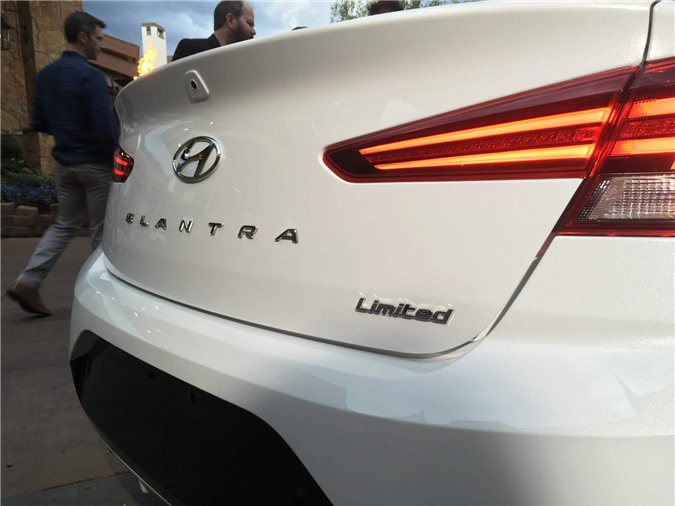 Ảnh thực tế Hyundai Elantra 2019, chuẩn bị về Việt Nam a9
