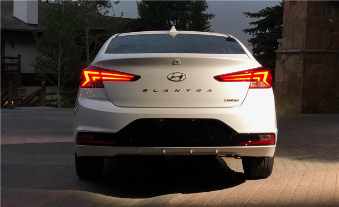 Ảnh thực tế Hyundai Elantra 2019, chuẩn bị về Việt Nam a8