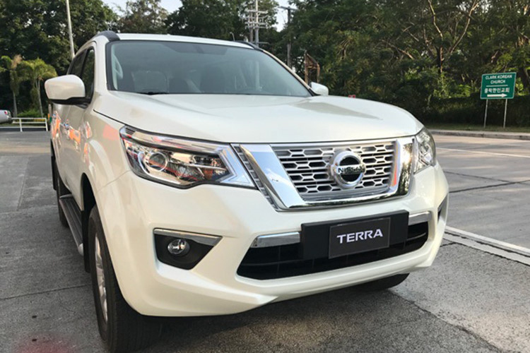 Ảnh chụp xe Nissan Terra 2019 bản MT