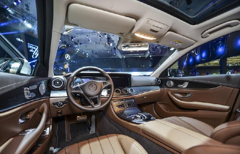 Mercedes-Benz E250 2019 sở hữu khoang nội thất sang trọng, đậm phong cách riêng a1