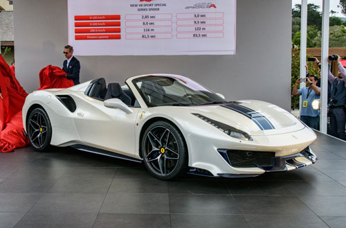 Top 10 mẫu xe đáng mua nhất năm 2018:Ferrari 488 Pista Spider.