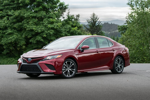 Top 10 mẫu xe đáng mua nhất năm 2018:Toyota Camry.