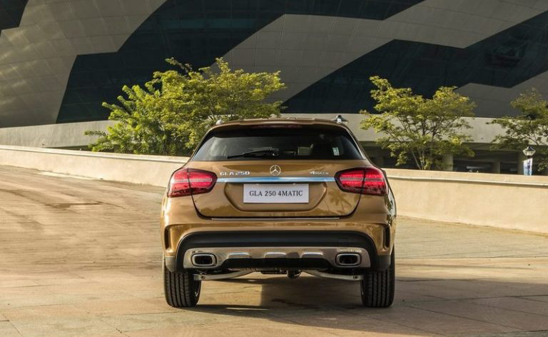 So sánh xe BMW X2 2019 và Mercedes-Benz GLA Class 2019 về thân và đuôi xe 9