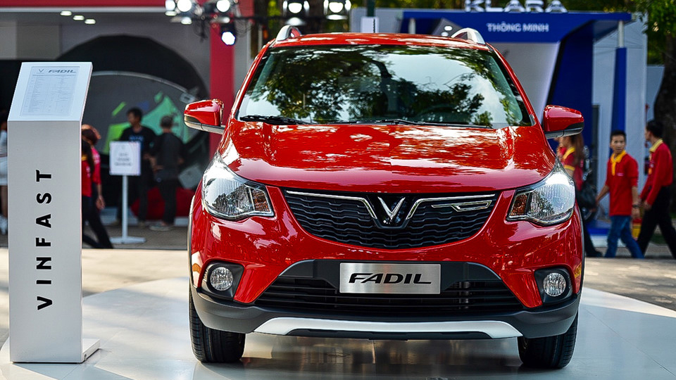 Đầu xe Honda Brio 2019 và VinFast Fadil 2020 - Ảnh 1.