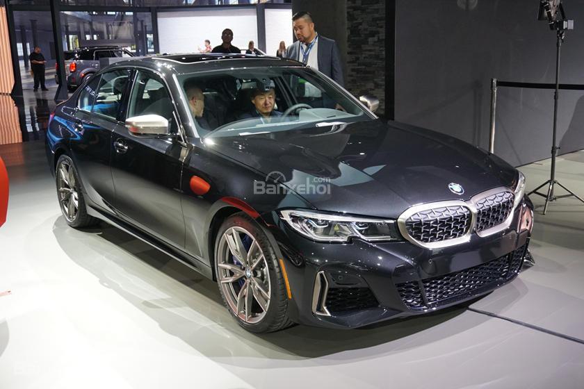 Góc 3/4 xe BMW M340i 2020