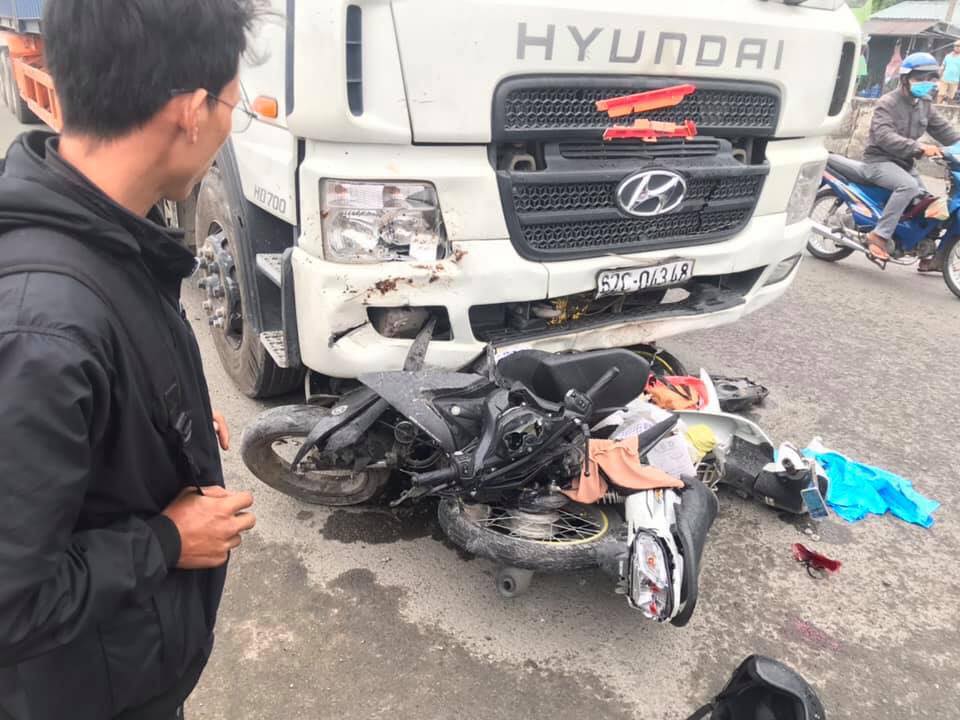 hình ảnh tại hiện trường vụ tai nạn ở Long An 4