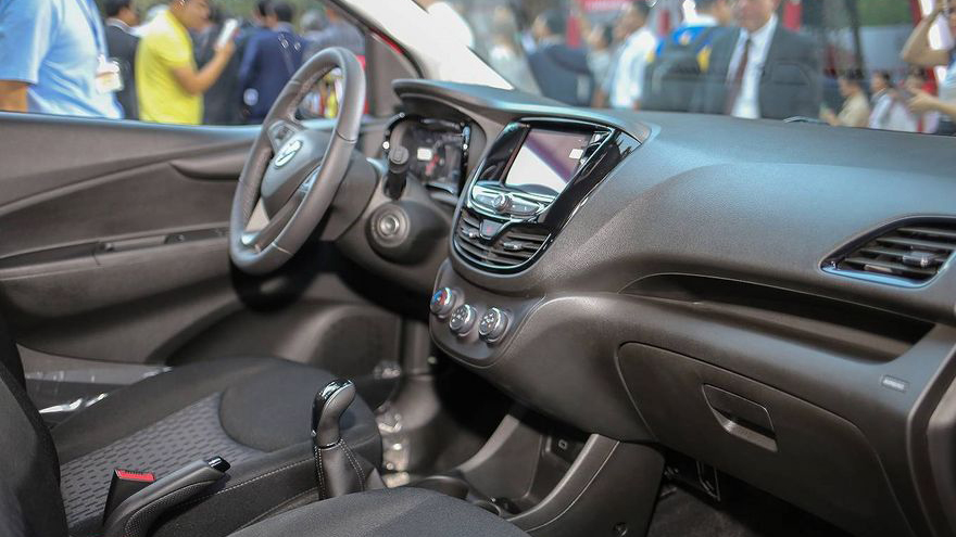 So sánh xe VinFast Fadil 2019 và Chevrolet Spark 2019 về nội thất So sánh xe VinFast Fadil 2019 và Chevrolet Spark 2019 về nội thất.