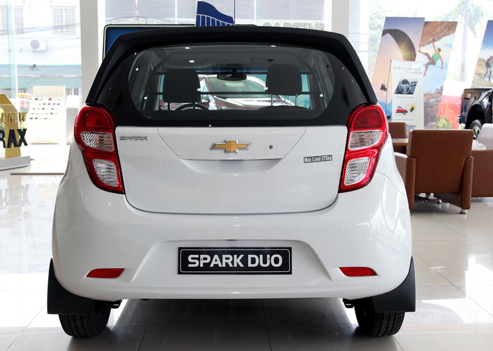 So sánh xe VinFast Fadil 2019 và Chevrolet Spark 2019 về đuôi xe 3