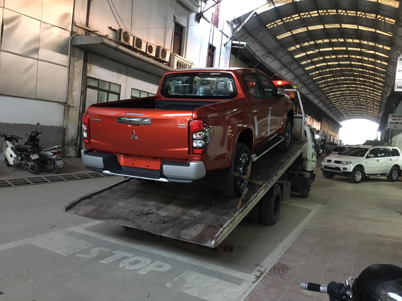 Mitsubishi Triton 2019 xuất hiện tại đại lý Hà Nội, lô đầu tiên về trong tháng 1/2019 - Ảnh 1.