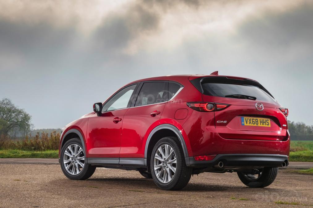 Mazda CX-5 2019 đuôi xe màu đỏ