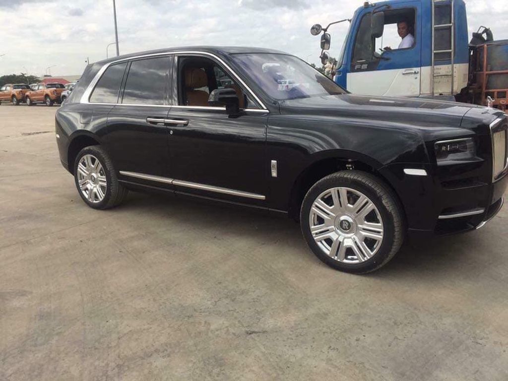 Cuối cùng Rolls-Royce Cullinan giá hơn 2 triệu USD đã về Việt Nam a2