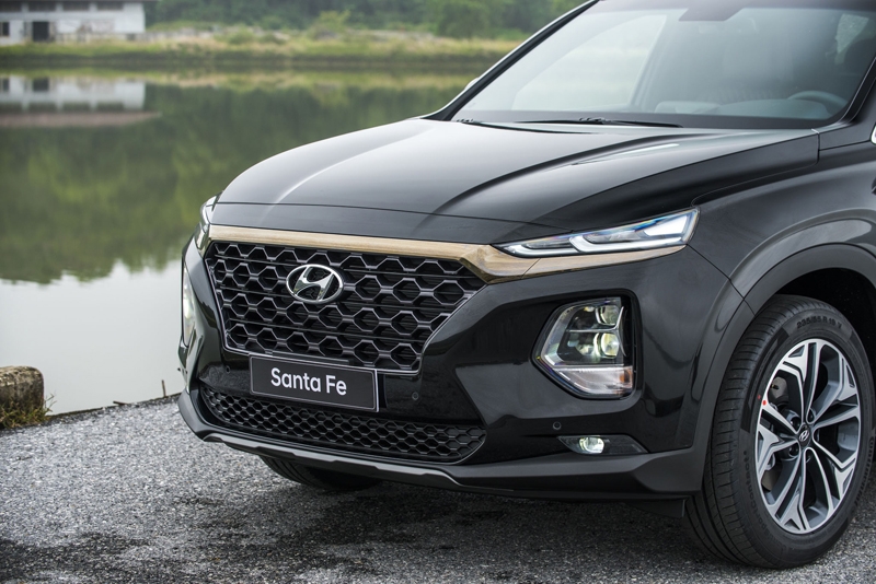 Giá lăn bánh xe Hyundai Santa Fe 2019 cao nhất hơn 1,4 tỷ đồng - Ảnh 9 Giá lăn bánh xe Hyundai Santa Fe 2019 cao nhất hơn 1,4 tỷ đồng - Ảnh 9.