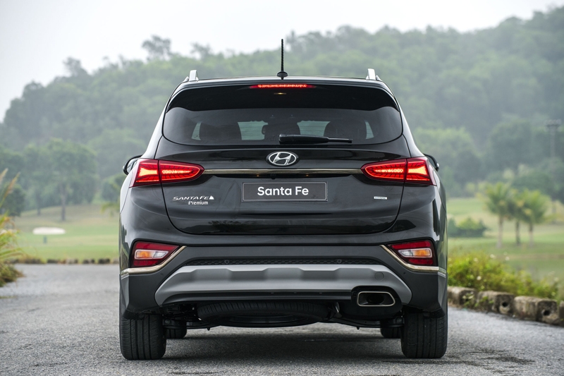 Giá lăn bánh xe Hyundai Santa Fe 2019 cao nhất hơn 1,4 tỷ đồng - Ảnh 4 Giá lăn bánh xe Hyundai Santa Fe 2019 cao nhất hơn 1,4 tỷ đồng - Ảnh 4.