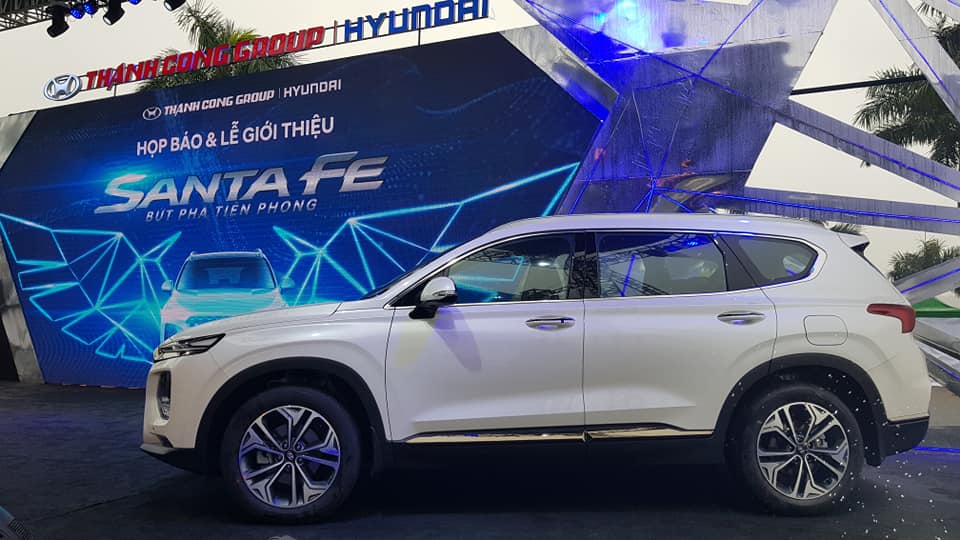 Hyundai Santa Fe 2019 chính thức ra mắt, giá "mềm" đáng kỳ vọng a2