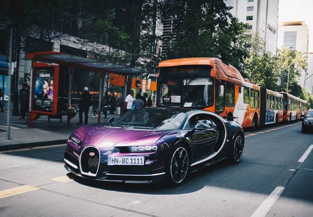 Ngắm mẫu Bugatti Chiron màu tím, biển tứ quý "kịch độc" của đại gia Chile 10 Ngắm mẫu Bugatti Chiron màu tím, biển tứ quý "kịch độc" của đại gia Chile a10