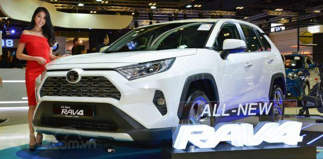 Toyota RAV4 2019 màu trắng tại triển lãm Singapore 2019