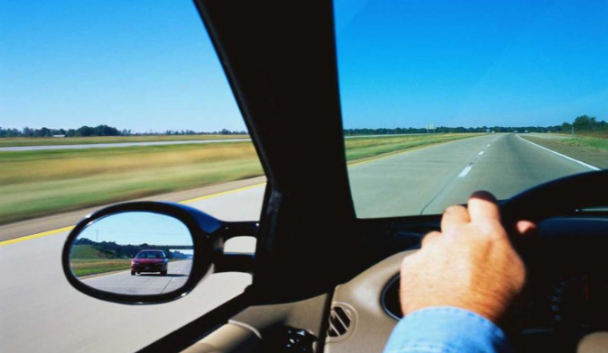 7 kinh nghiệm lái xe ô tô an toàn vào dịp Tết: quan sát kỹ.