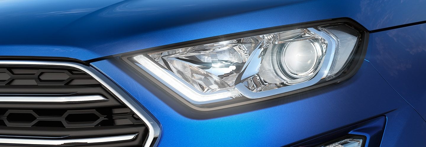 Đánh giá xe Ford Ecosport 2018: Đèn pha nằm ở vị trí khá cao.