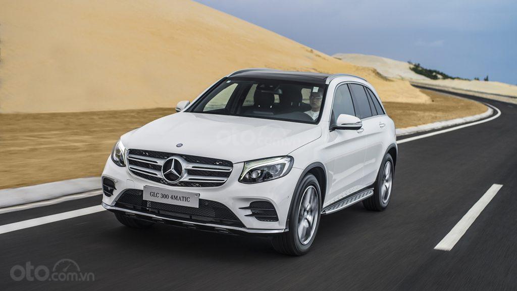 Mercedes-Benz GLC màu trắng phiên bản 2019...