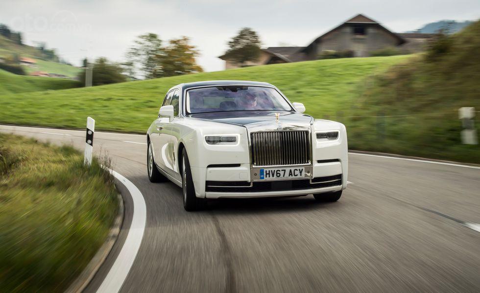 Rolls-Royce Phantom VIII màu trắng, phiên bản bán ra tại Mỹ...