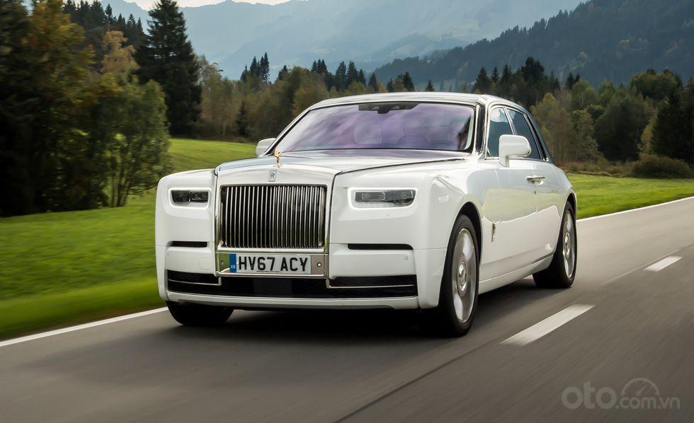 Rolls-Royce Phantom VIII màu trắng phiên bản mới nhất tại Mỹ...