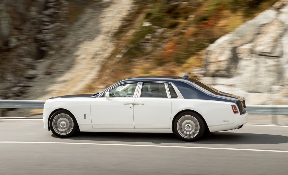 Những điểm khác biệt của Rolls-Royce Phantom VIII so với đời cũ a5