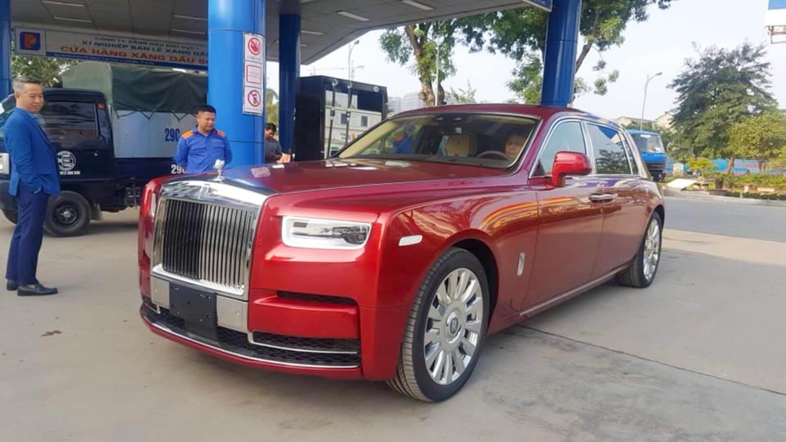 Rolls-Royce Phantom VIII chính hãng đầu tiên lăn bánh tại Việt Nam a2