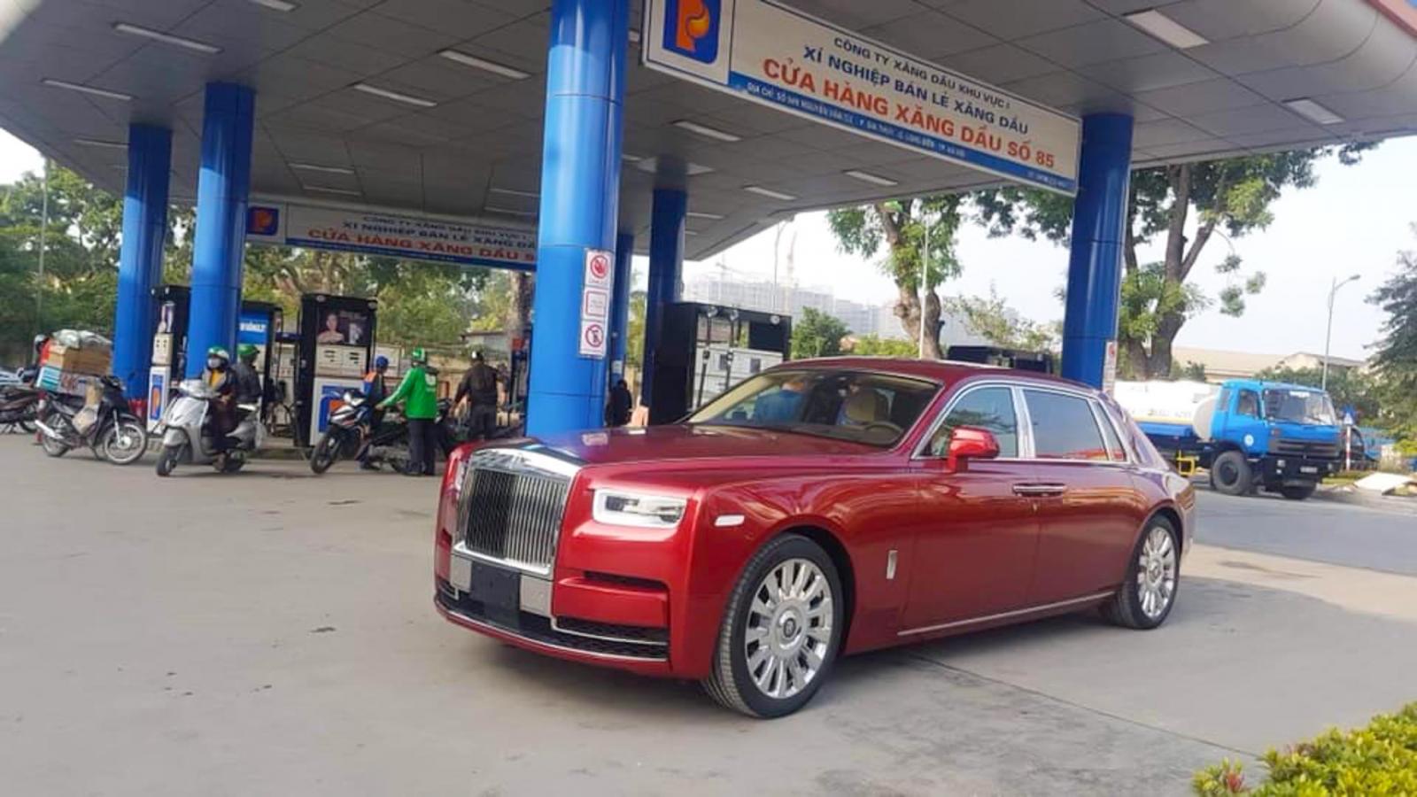 Rolls-Royce Phantom VIII chính hãng đầu tiên lăn bánh tại Việt Nam a1