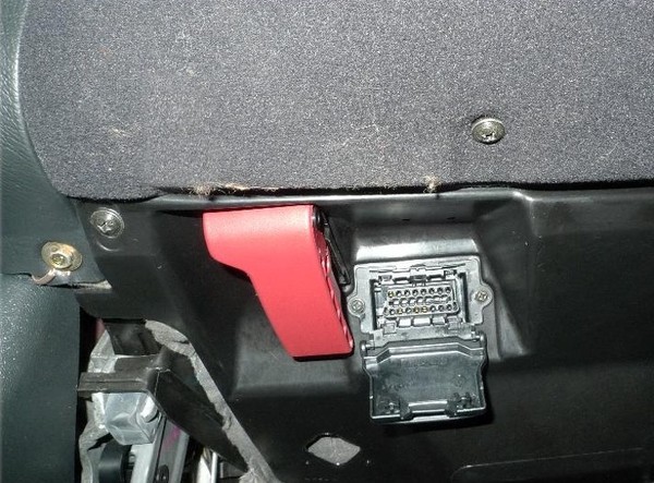 Chỉ điểm 9 mánh khóe trộm ô tô cực tinh vi, bẻ khóa OBD Chỉ điểm 9 mánh khóe trộm ô tô cực tinh vi, bẻ khóa OBD.