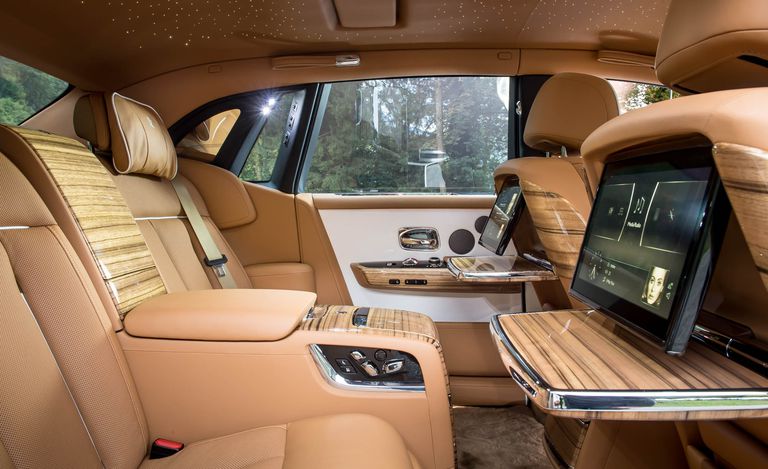 Những điểm khác biệt của Rolls-Royce Phantom VIII so với đời cũ a04