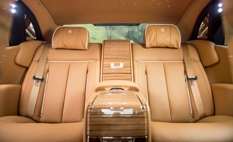 Những điểm khác biệt của Rolls-Royce Phantom VIII so với đời cũ a03