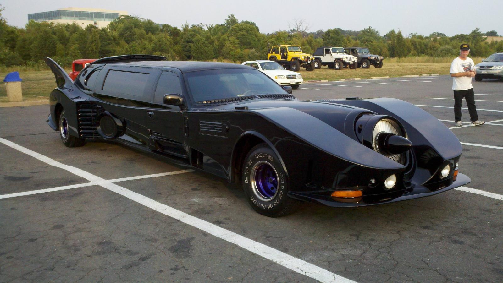 Những mẫu limousine độc đáo nhất hành tinh-Batmobile.