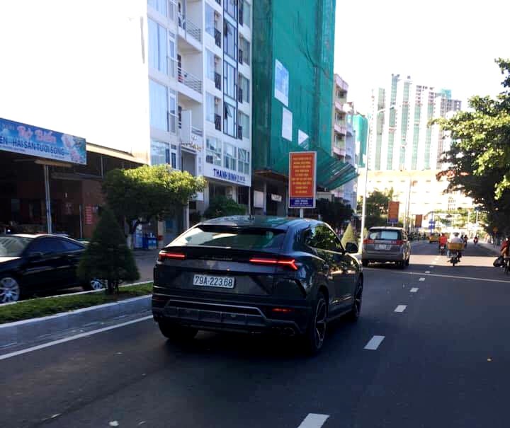Hình ảnh Lamborghini Urus mang biển trắng 
