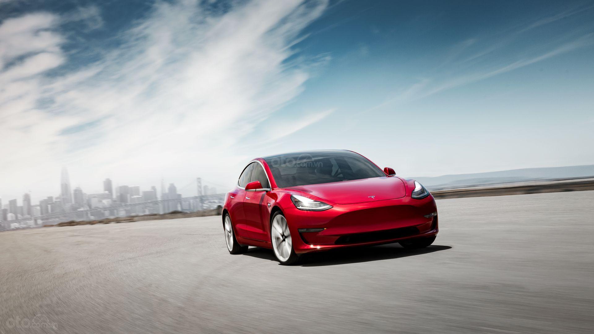 Tesla Model 3 màu đỏ