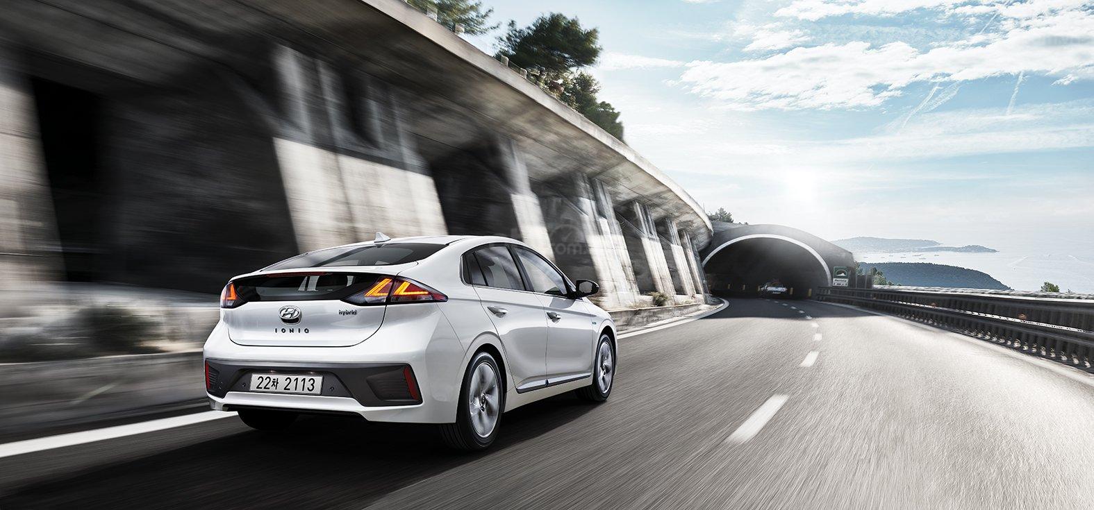Hyundai Ioniq 2020 facelift mang đến cảm giác lái thú vị và tiện lợi