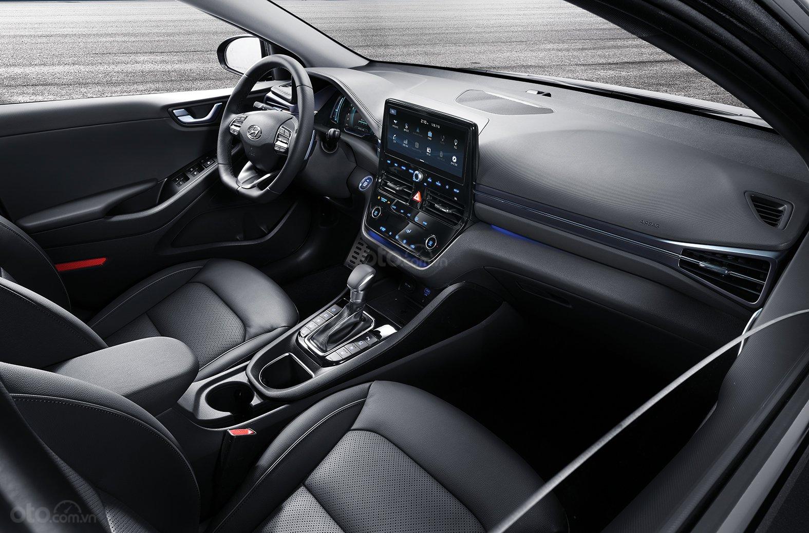 Hyundai Ioniq 2020 facelift tích hợp công nghệ cao và cải thiện tính năng