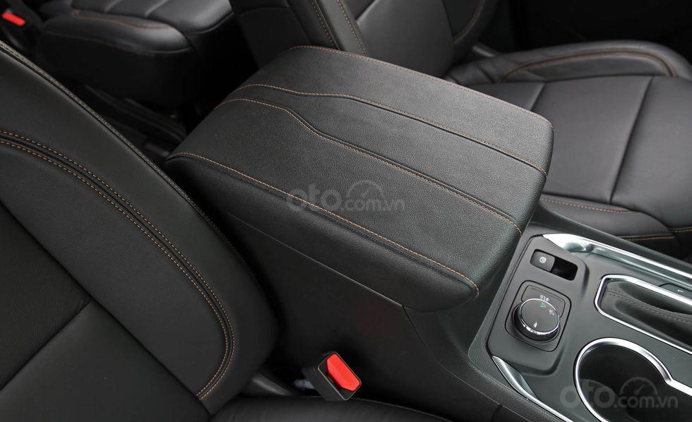 Đánh giá xe Chevrolet Traverse 2019 hộp để đồ