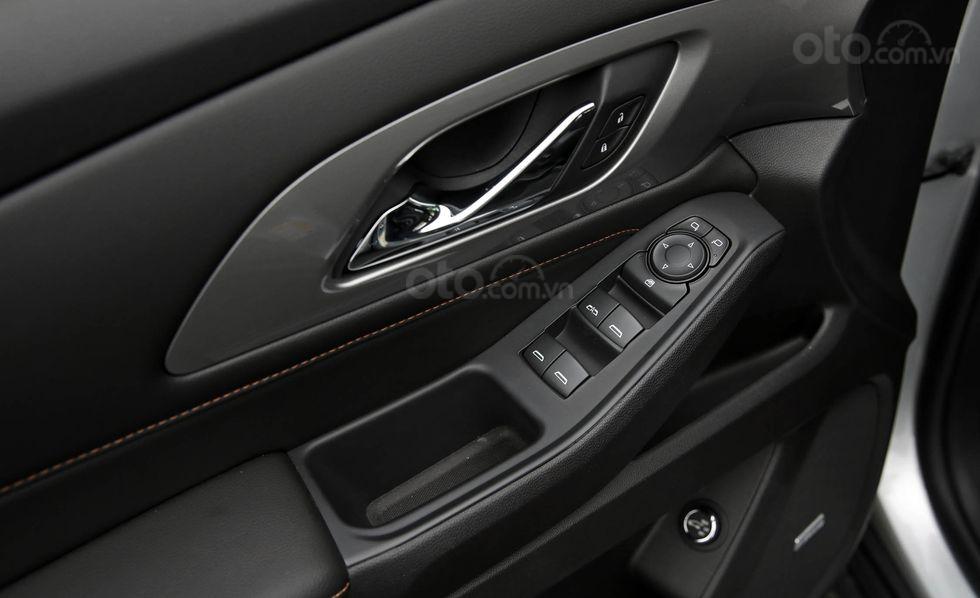 Đánh giá xe Chevrolet Traverse 2019 điều khiển cửa