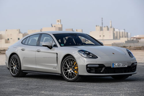 Gọi tên 10 mẫu xe hạng sang đáng mua nhất trong năm 2019: Porsche Panamera 2019.