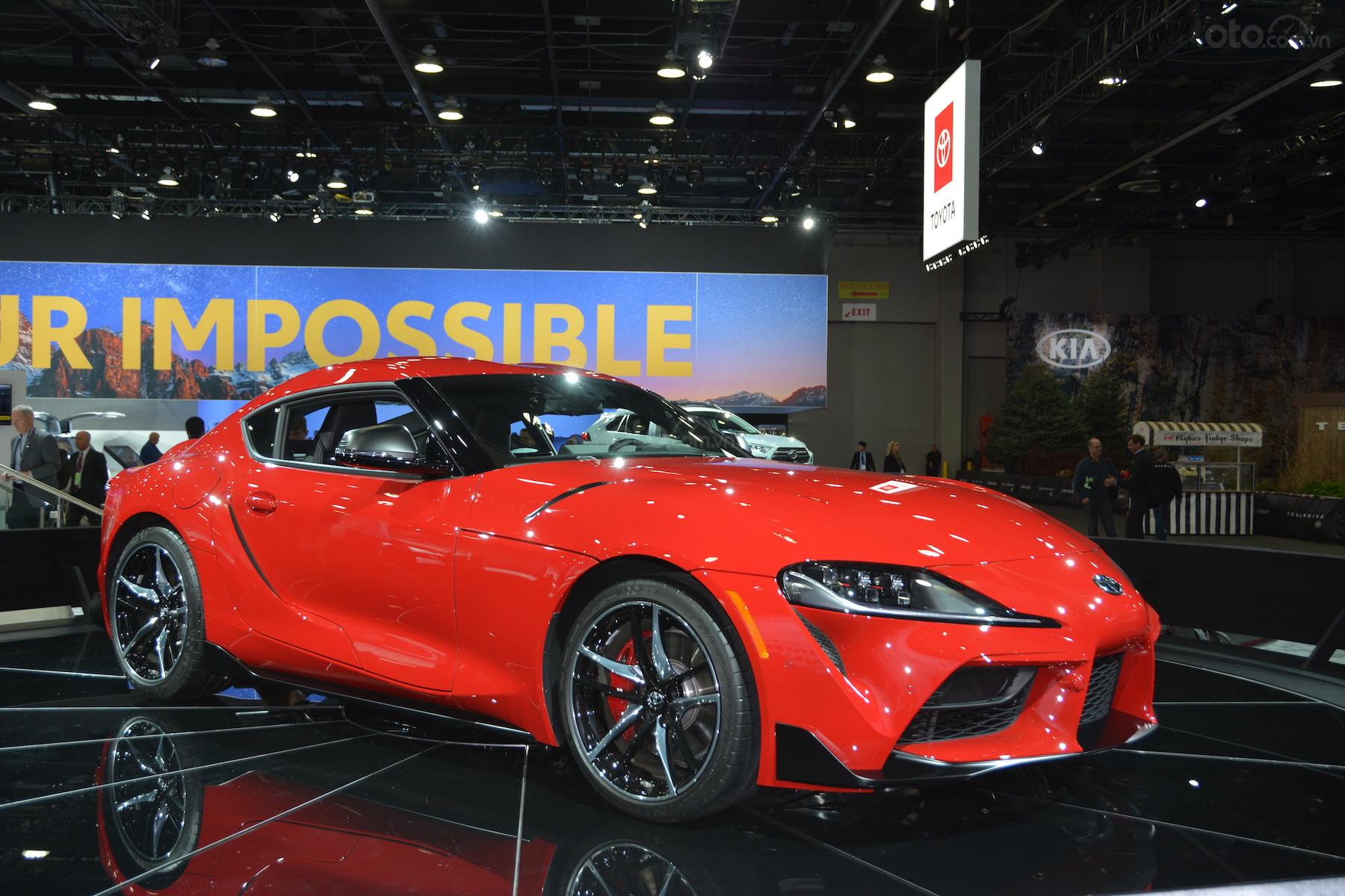 Thân xe Toyota Supra 2020 màu đỏ
