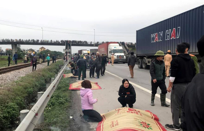 Kinh hoàng: Xe tải "càn quét" 8 người tử vong tại Hải Dương a2