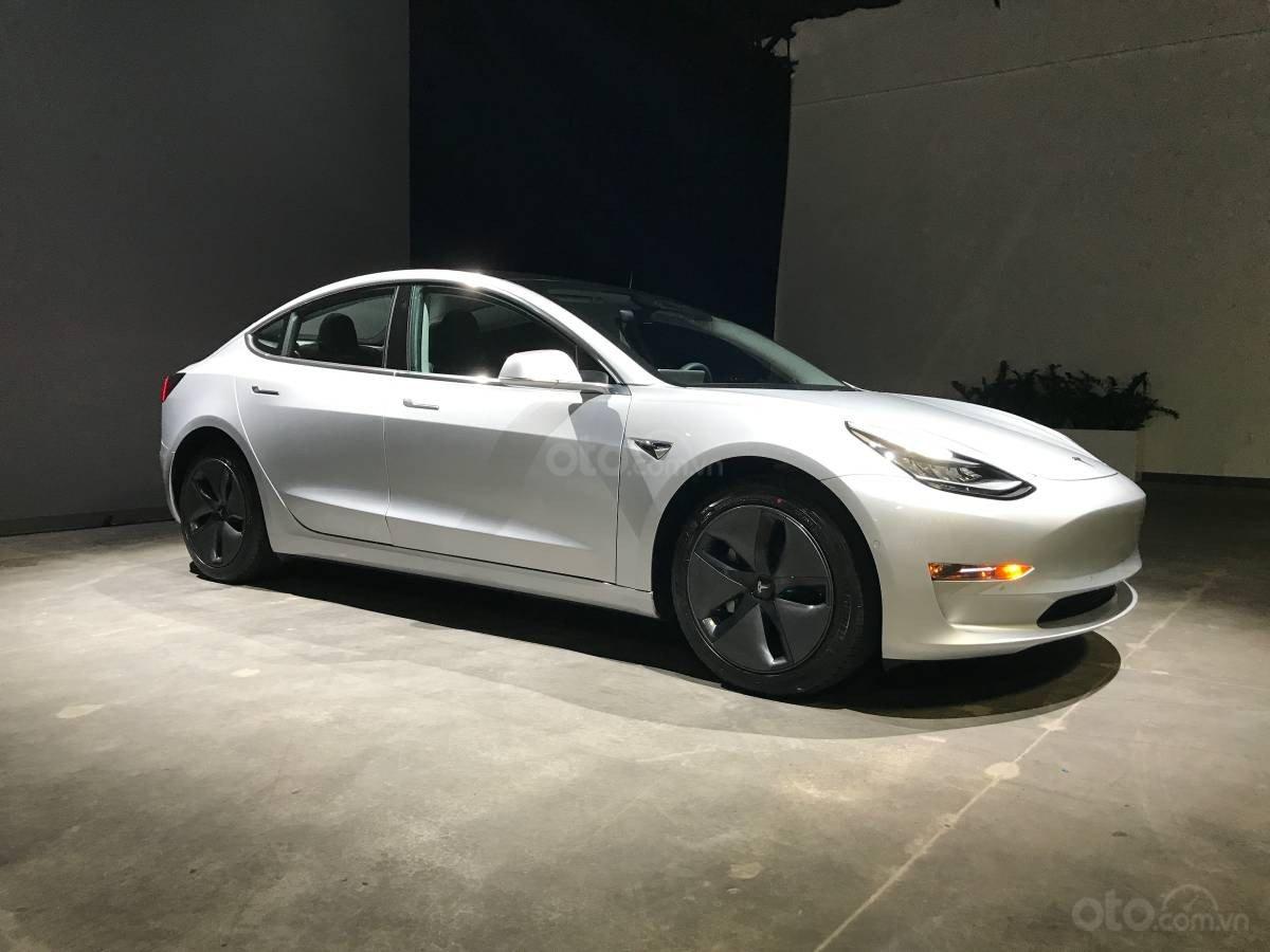 Tesla Model 3 chuẩn bị chiến đấu trên thị trường mới
