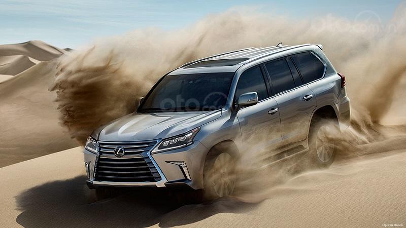 So sanh Lexus LX570 va Infiniti QX80 Thach thuc doi thu dong huong