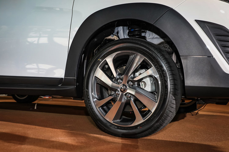Toyota Yaris Crossover 2019 chính thức ra mắt với giá từ 480 triệu đồng a3