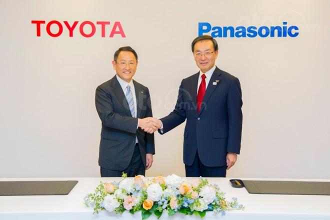 Toyota và Panasonic hợp tác đầu tư liên doanh pin ô tô điện Toyota và Panasonic hợp tác đầu tư liên doanh pin ô tô điện